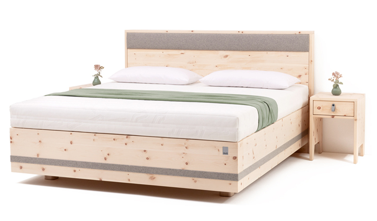 Boxspringbett aus Zirbenholz komplett metallfrei